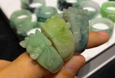 Cẩm Thạch: Bùa Hộ Mệnh Cho Cuộc Sống Viên Mãn