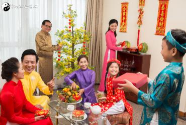 Đầu Năm Nên Mua Gì Để Rước Tài Lộc, May Mắn Vào Nhà: Bí Quyết Chọn Vật Phẩm Khai Vận