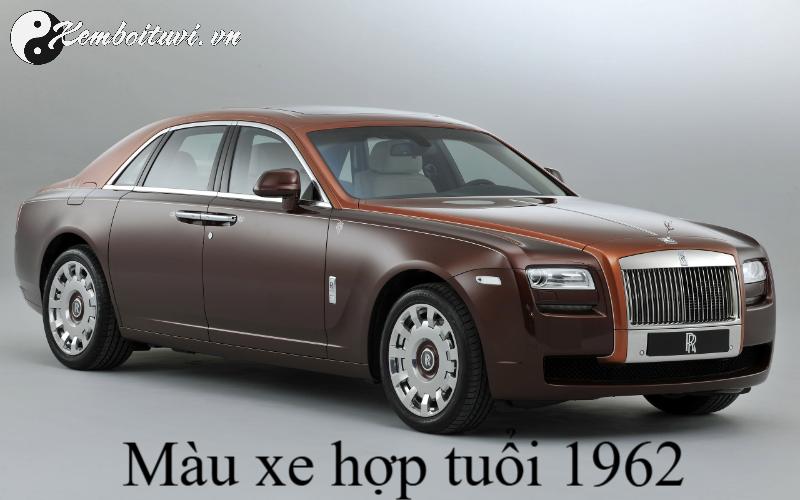 Sinh năm 1962 mua xe màu gì?