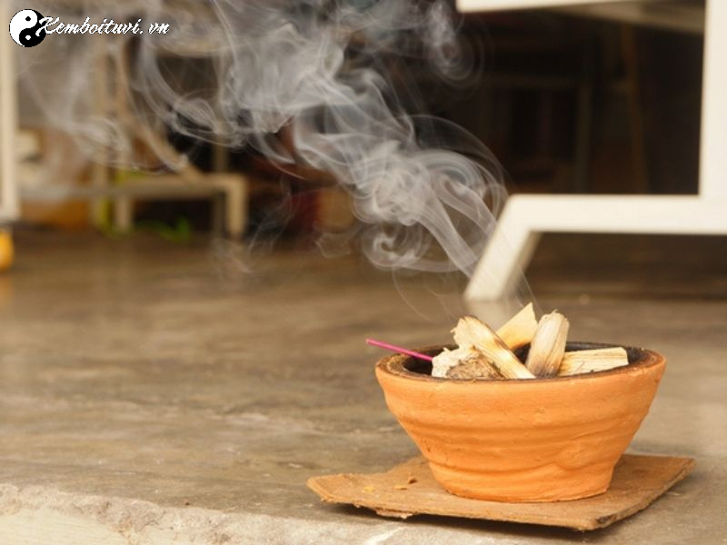 C&aacute;c Mẹo X&ocirc;ng Nh&agrave; Xả Xui, Đuổi T&agrave; Kh&iacute;, Rước May Mắn Hiệu Quả