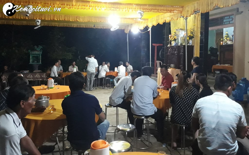 Hình Dáng, Màu Sắc Tang Phục: Nghệ Thuật Tôn Kính Trong Văn Hóa Truyền Thống