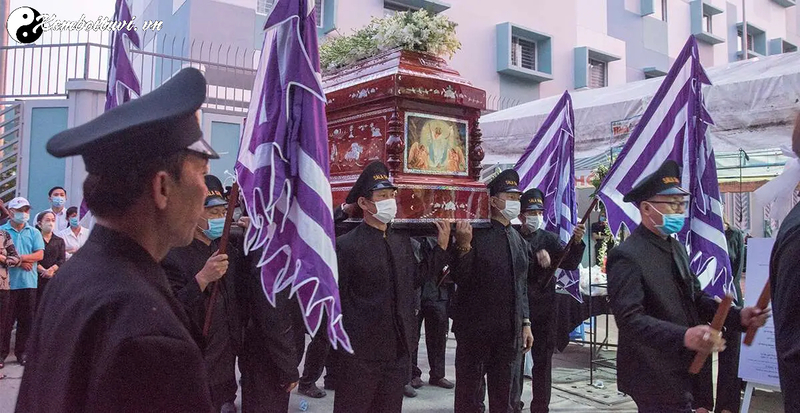 Khiêng Linh Cữu Đi: Nghi Thức Thiêng Liêng Trong Văn Hóa Tang Lễ