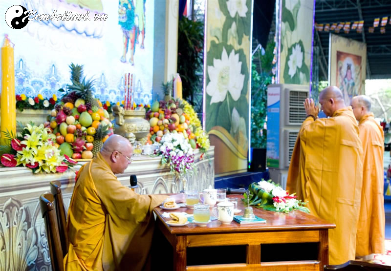 Làm Công Đức: Nghi Thức Tang Lễ Truyền Thống Việt Nam