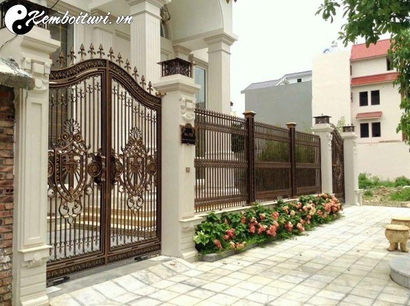 Phong Thủy Phía Trước Nhà: Nguyên Tắc Cơ Bản Cho Vượng Khí Gia Đình