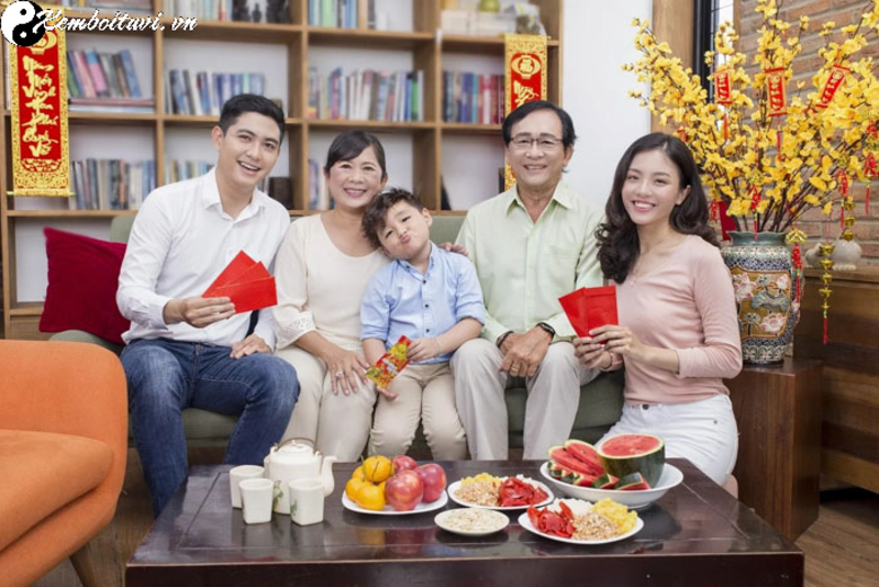 Tuổi Xông Đất Cho Gia Chủ Sinh Năm 2001: Bí Quyết Chọn Người Mang Lộc Về Nhà